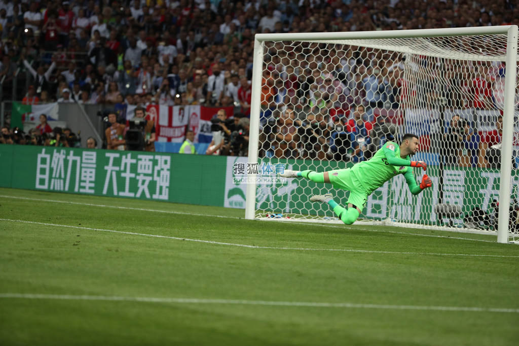  特里皮尔精准任意球绝杀伯恩茅斯  