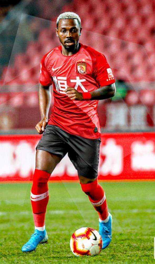  尼斯主帅赛后炮轰裁判，争议判罚引发舆论风波  