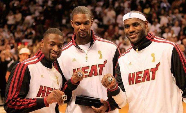  库里三分雨浇灭热火 勇士登顶西部  