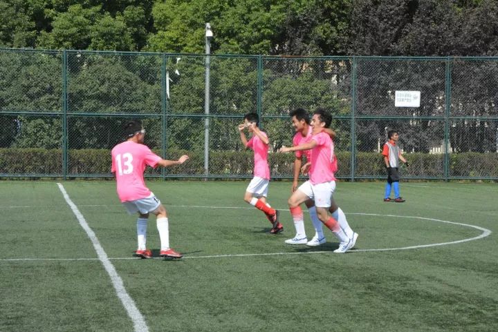  亚特兰大火力全开，五球横扫升班黑马